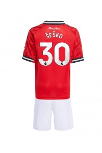 Manchester United Benjamin Sesko #30 Jalkapallovaatteet Lasten Kotipeliasu 2025-26 Lyhythihainen (+ Lyhyet housut)
